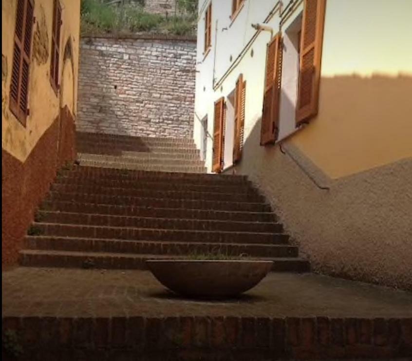 Casa Leo Leilighet Fossombrone Eksteriør bilde